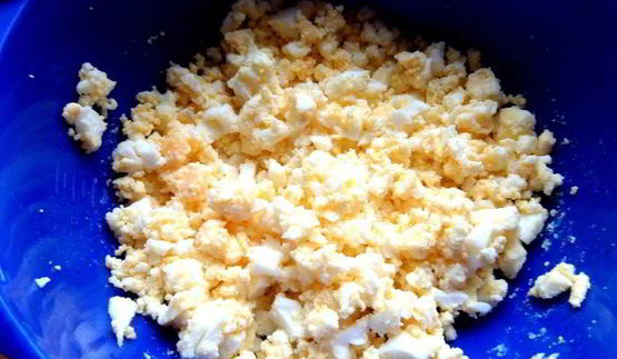 дрожжевые блины с луково-сырной начинкой