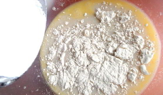 дрожжевые блины с луково-сырной начинкой