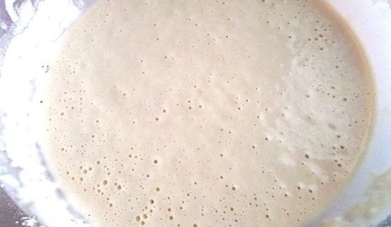 дрожжевые блины с луково-сырной начинкой