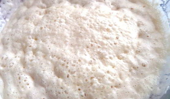 дрожжевые блины с луково-сырной начинкой