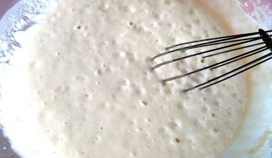 дрожжевые блины с луково-сырной начинкой