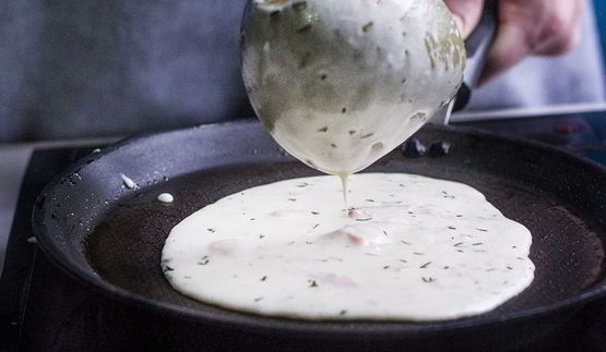 дрожжевые блины с припеком из слабосоленой семги