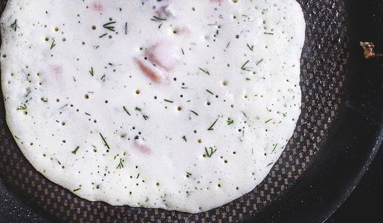 дрожжевые блины с припеком из слабосоленой семги