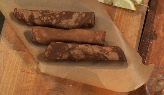 каштановые блины с крабовым муссом и соусом из шампанского