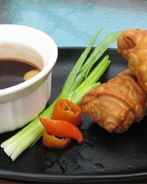 Китайские хрустящие блинчики с мясной начинкой