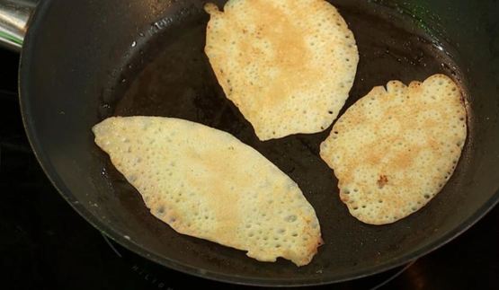 кокосовые блинчики с острым манговым чатни