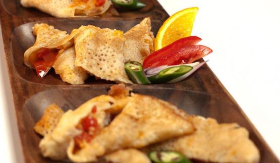 кокосовые блинчики с острым манговым чатни