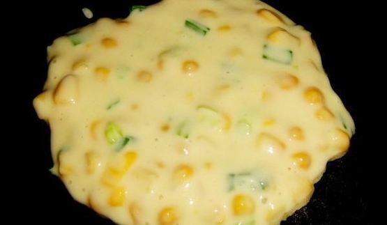 кукурузные блинчики с сальсой из груши и авокадо