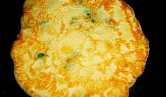 кукурузные блинчики с сальсой из груши и авокадо