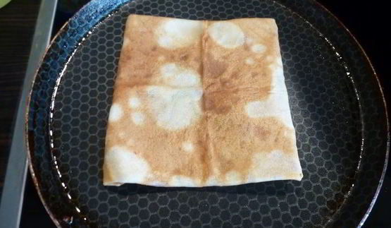 мужской завтрак в пивном блинчике