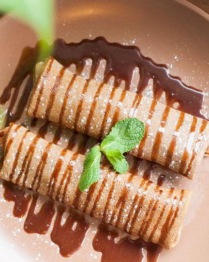 Рецепт шоколадных блинов с бананом