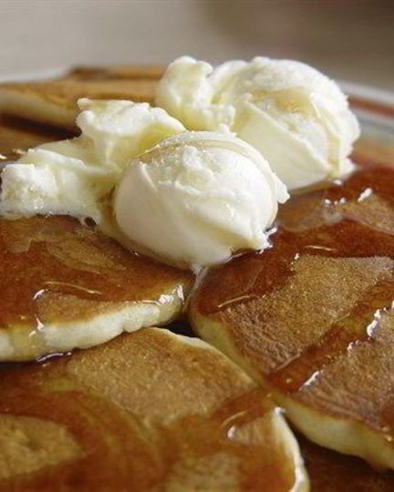 Рецепт сметанных блинов с кленовым сиропом