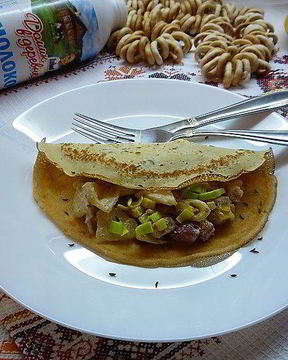 Тминные блинчики с беконом