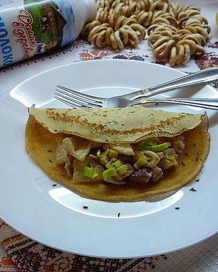 Тминные блинчики с беконом