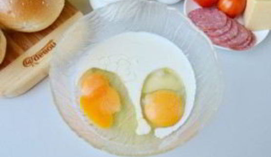 булочки, фаршированные омлетом, на завтрак