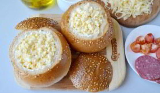 булочки, фаршированные омлетом, на завтрак