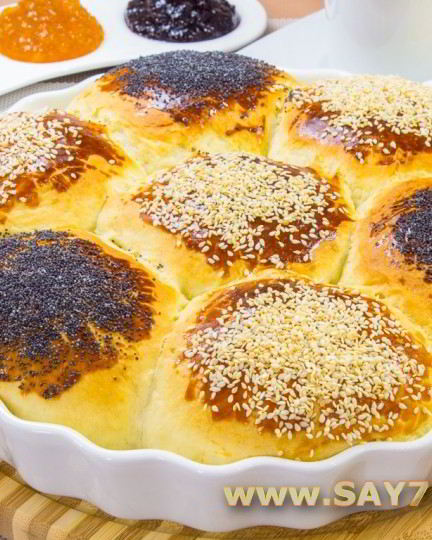 Рецепт булочек ромашка с маком и кунжутом