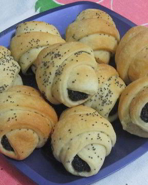 Булочки с черносливом и маком