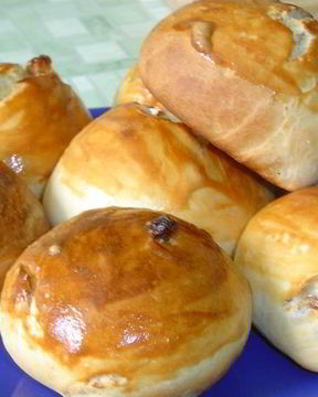 Булочки с изюмом без дрожжей