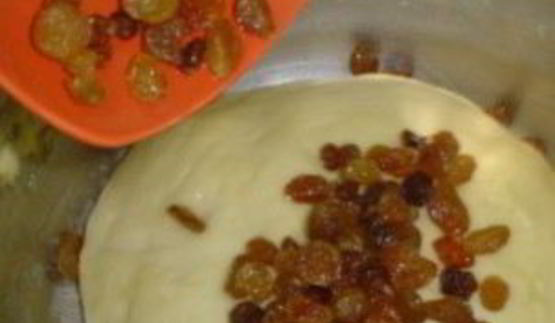 булочки с изюмом без дрожжей