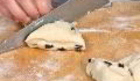 булочки с изюмом и розмарином