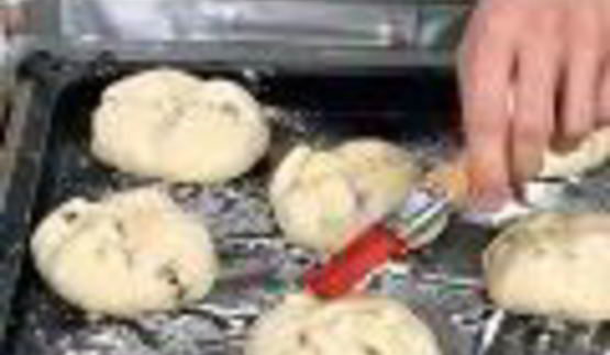 булочки с изюмом и розмарином