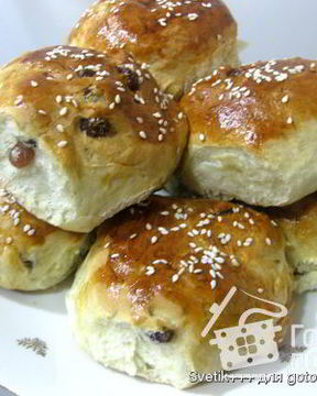 Булочки с изюмом