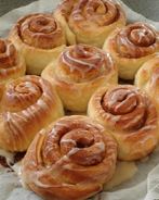 Булочки с корицей и изюмом