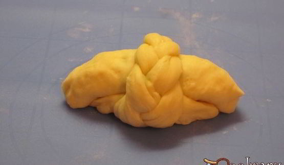 булочки с начинкой из чернослива и яблок