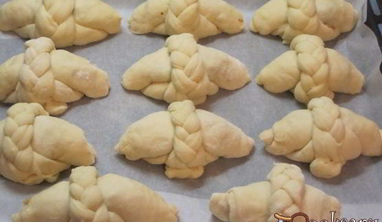 булочки с начинкой из чернослива и яблок