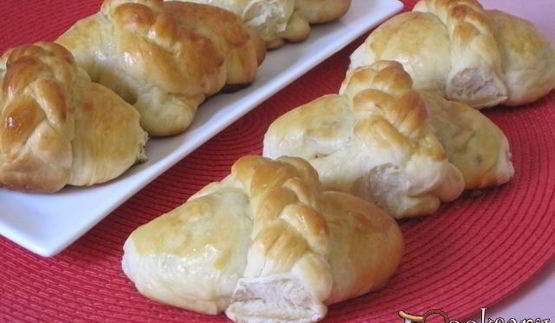 булочки с начинкой из чернослива и яблок