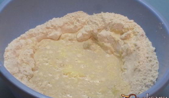 булочки с начинкой из чернослива и яблок