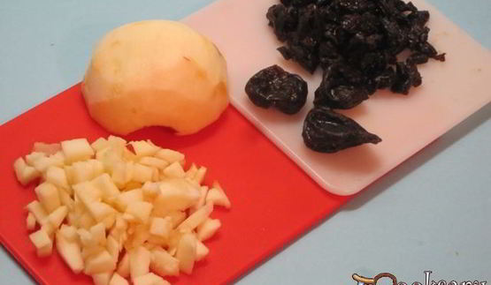 булочки с начинкой из чернослива и яблок