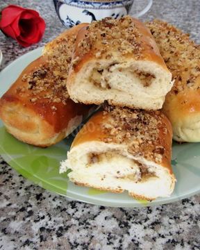 Булочки с орехами из дрожжевого теста