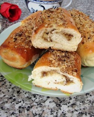 Булочки с орехами из дрожжевого теста