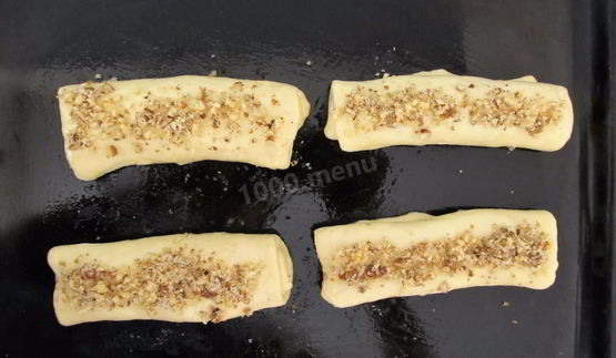 булочки с орехами из дрожжевого теста