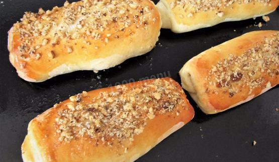 булочки с орехами из дрожжевого теста