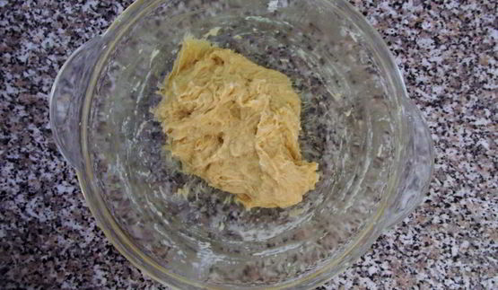 булочки с орехами из дрожжевого теста