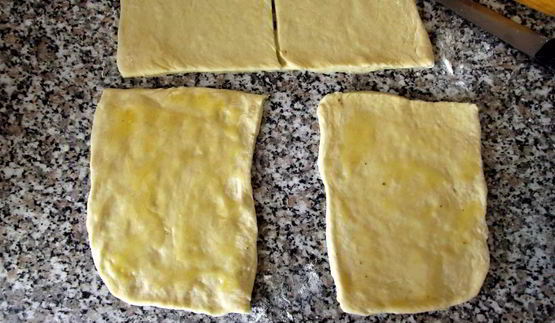 булочки с орехами из дрожжевого теста