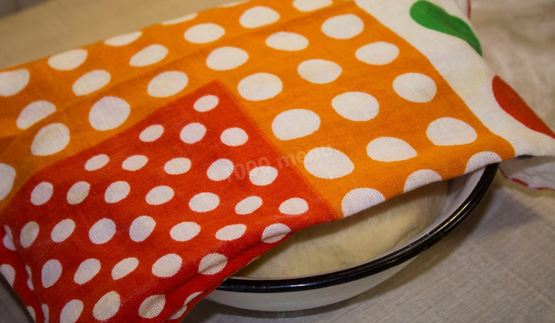 булочки с сахаром из дрожжевого теста с корицей