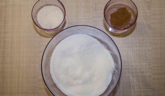 булочки с сахаром из дрожжевого теста с корицей