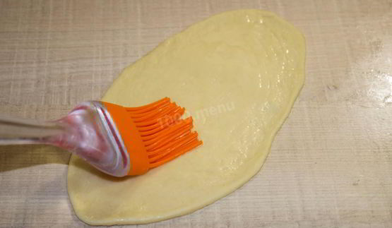 булочки с сахаром из дрожжевого теста с корицей