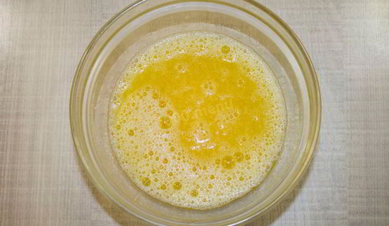 булочки с сахаром из дрожжевого теста с корицей