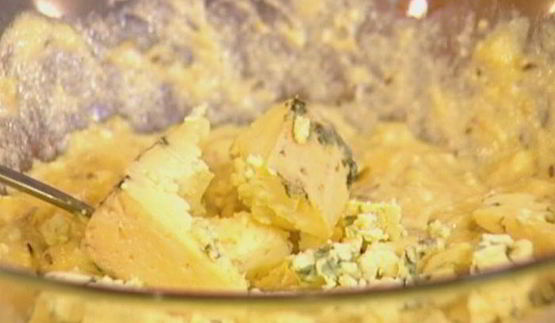 булочки с творогом, сыром и тмином