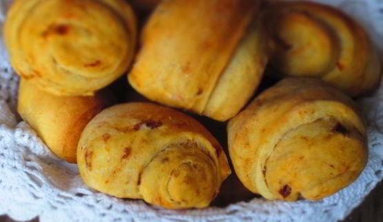 булочки с вялеными помидорами