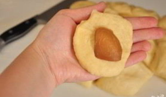 булочки со сгущенкой вареной