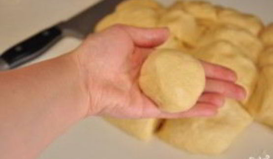 булочки со сгущенкой вареной