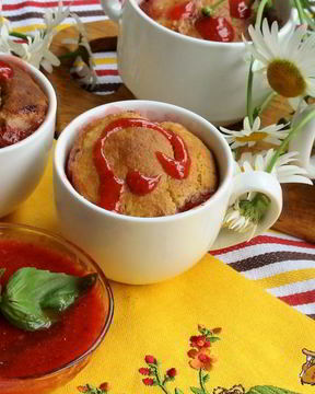 Булочки, запеченные в соусе из ревеня