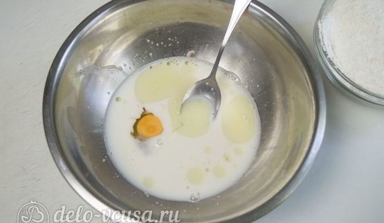 дрожжевые булочки с колбасой и сыром