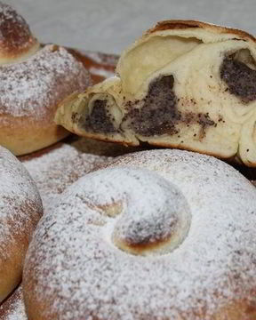 Испанские булочки Ensaimadas с украинской начинкой